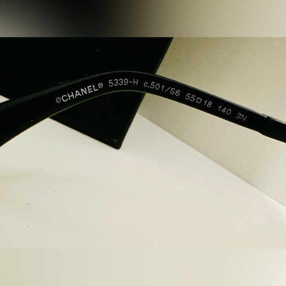 Chanel: Pearl Sunglasses, Square, Black - Picture 4 of 8